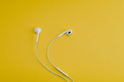 Bedrade koptelefoons zijn ineens weer overal te zien